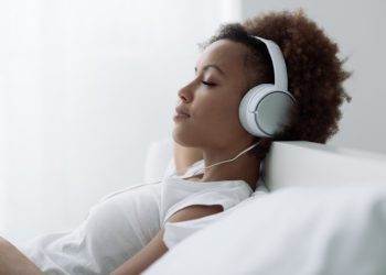 Does-Listening-To-Music-or-Podcasts-Count-as-Screen-Time